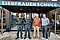 Schulleiter Christoph Aretz mit Rolf Tophoven, Kommandeur Jerome Fuchs und einem weiteren GSG 9-Bundespolizisten